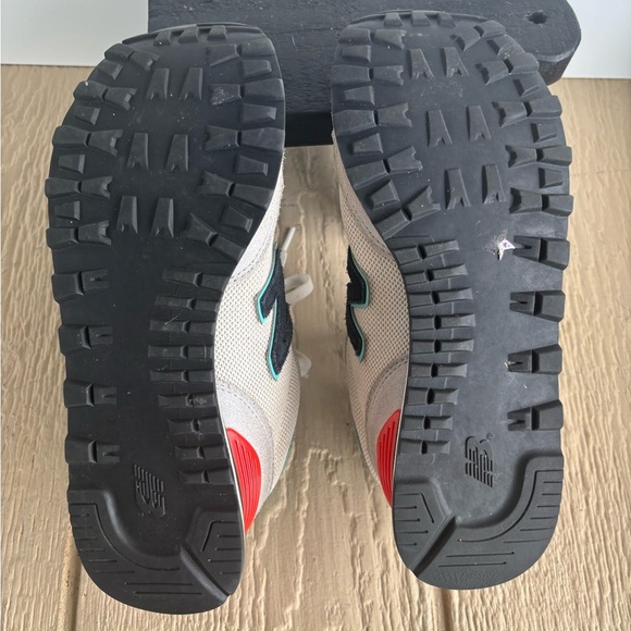 New Balance White and Teal Sneakers - Picture 5 of 10